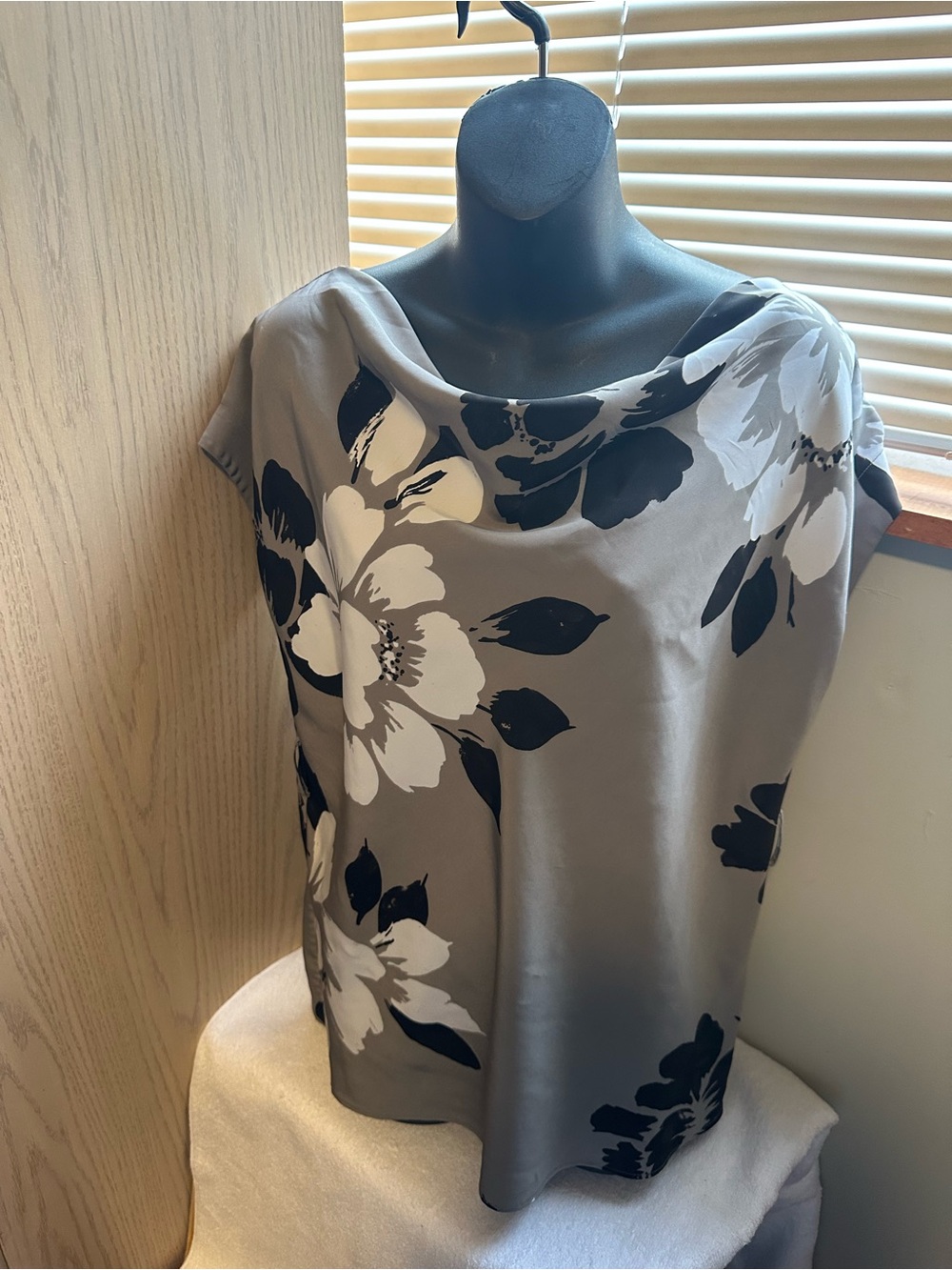 Vera Wang Gray Floral Cowl-Neck Blouse